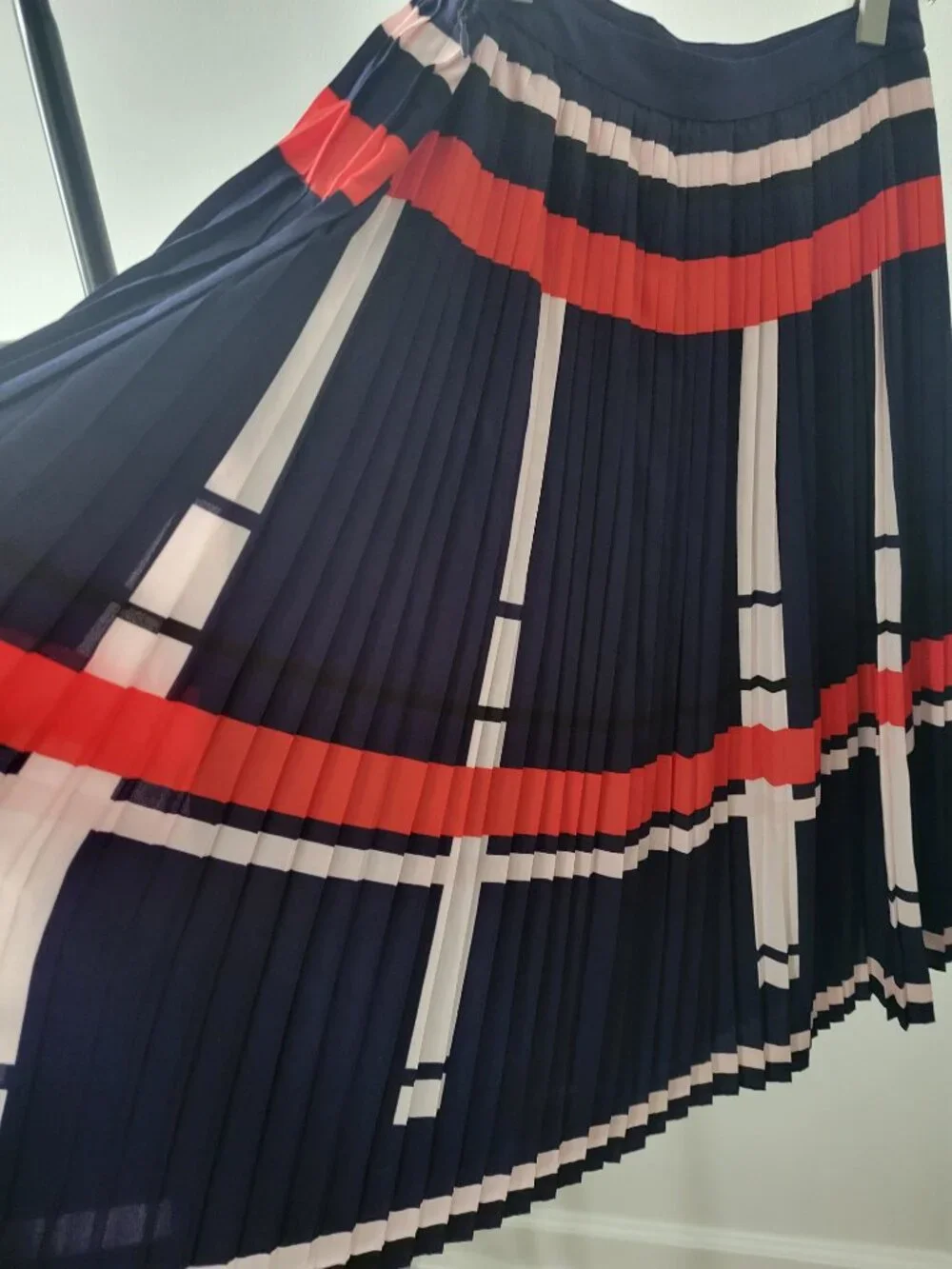 Banana Republic Women's Mid Skirt - Size 6 - Pleated Flare Red White Blue Stripe